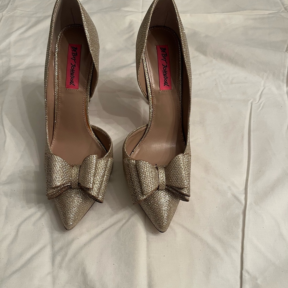 Betsey Johnson Metallic Gold Pointed Bow Pumps